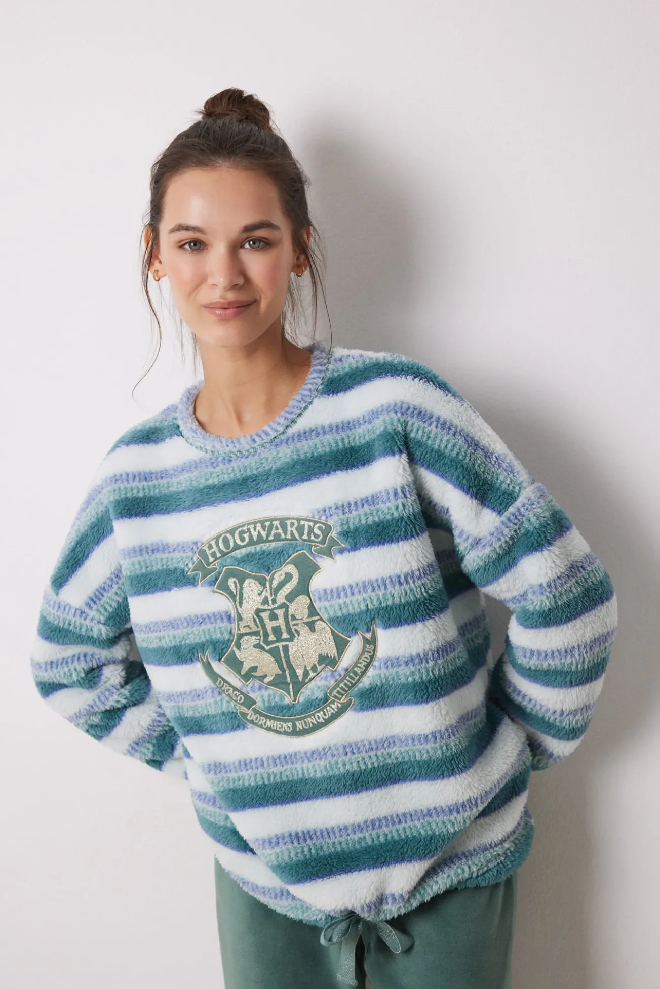 Pijama de polar riscas com estrela de Harry Potter