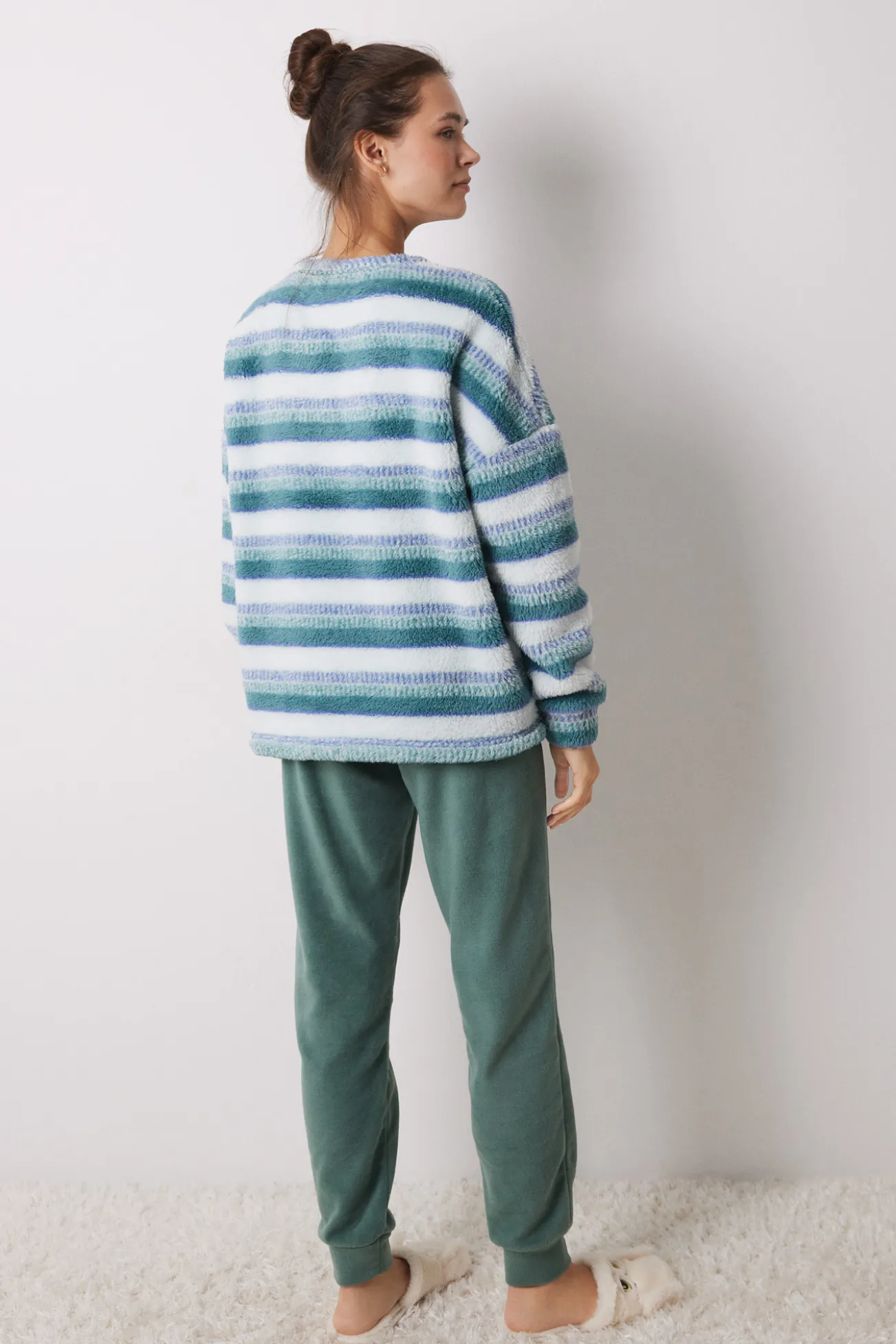 Pijama de polar riscas com estrela de Harry Potter
