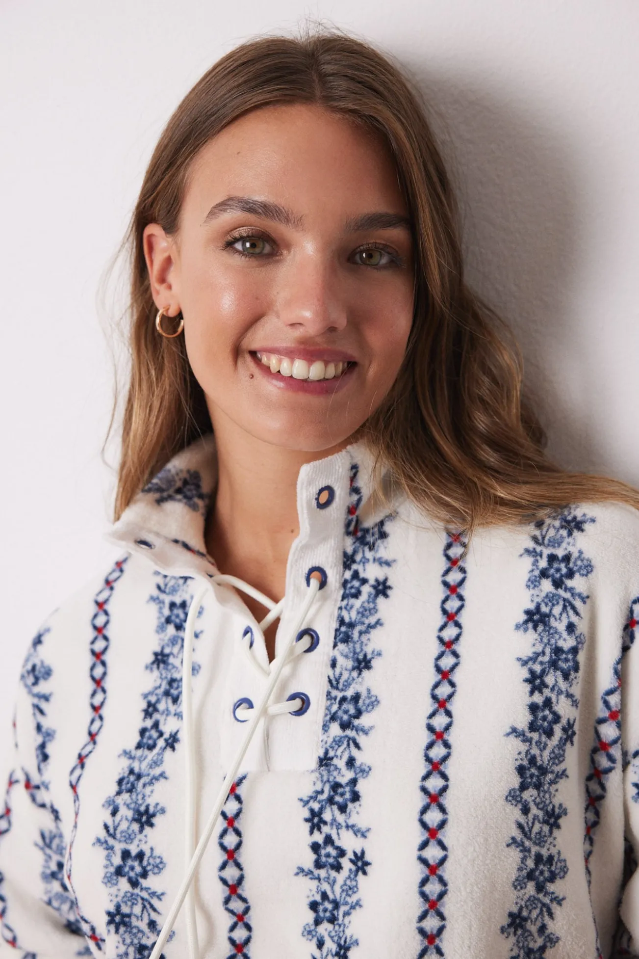 Pijama longo de lã polar com flores