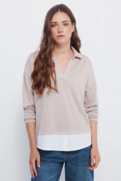 Polo de malha com corte combinado