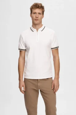 Polo de manga curta com fecho de correr, fabricado em algodão reciclado.