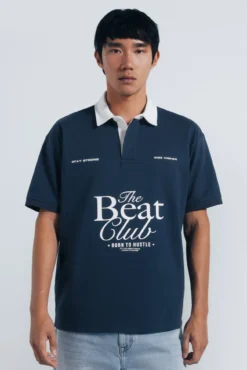 Polo de rugby com texto em corte quadrado