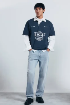 Polo de rugby com texto em corte quadrado