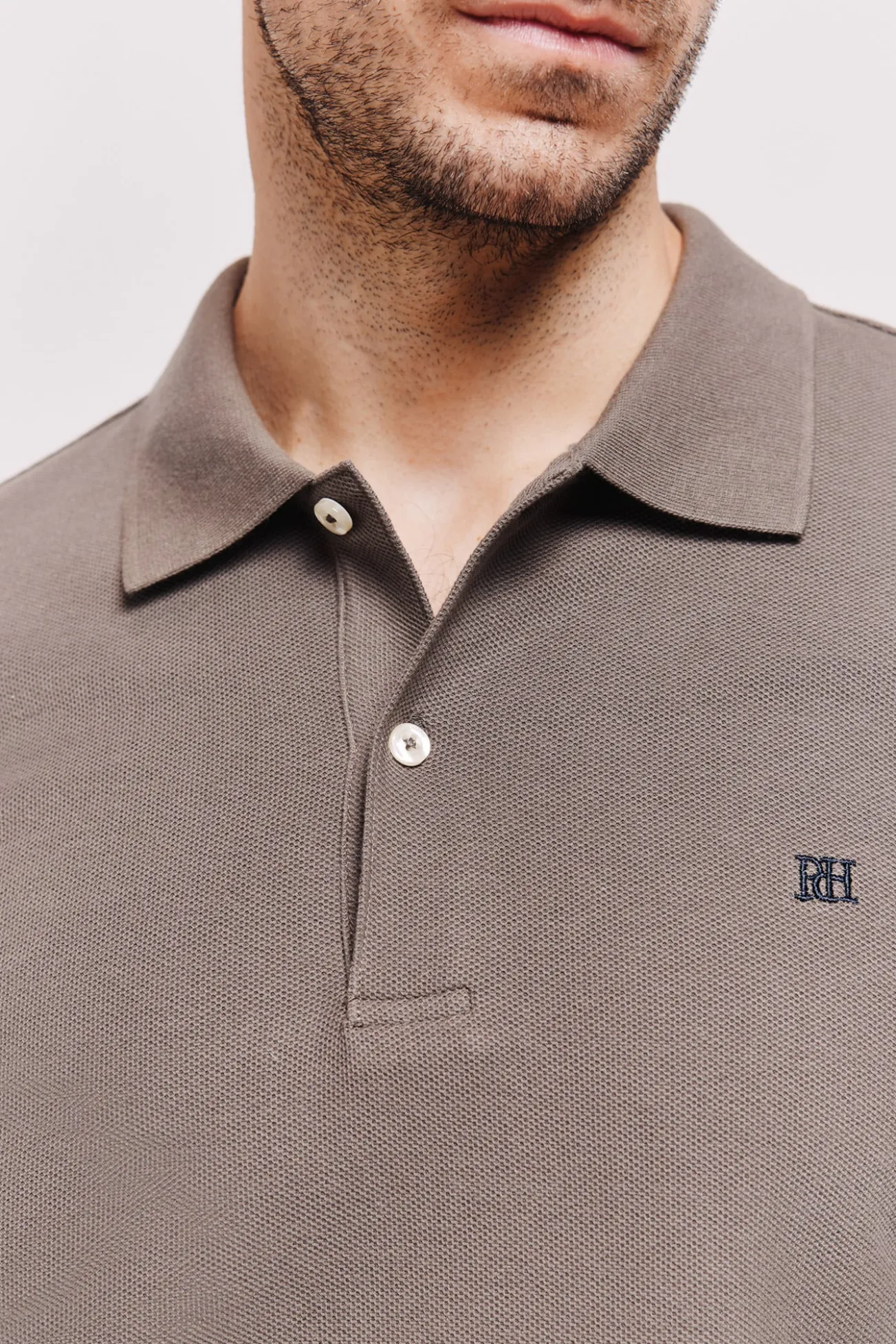 Polo manga comprida com logo bordado