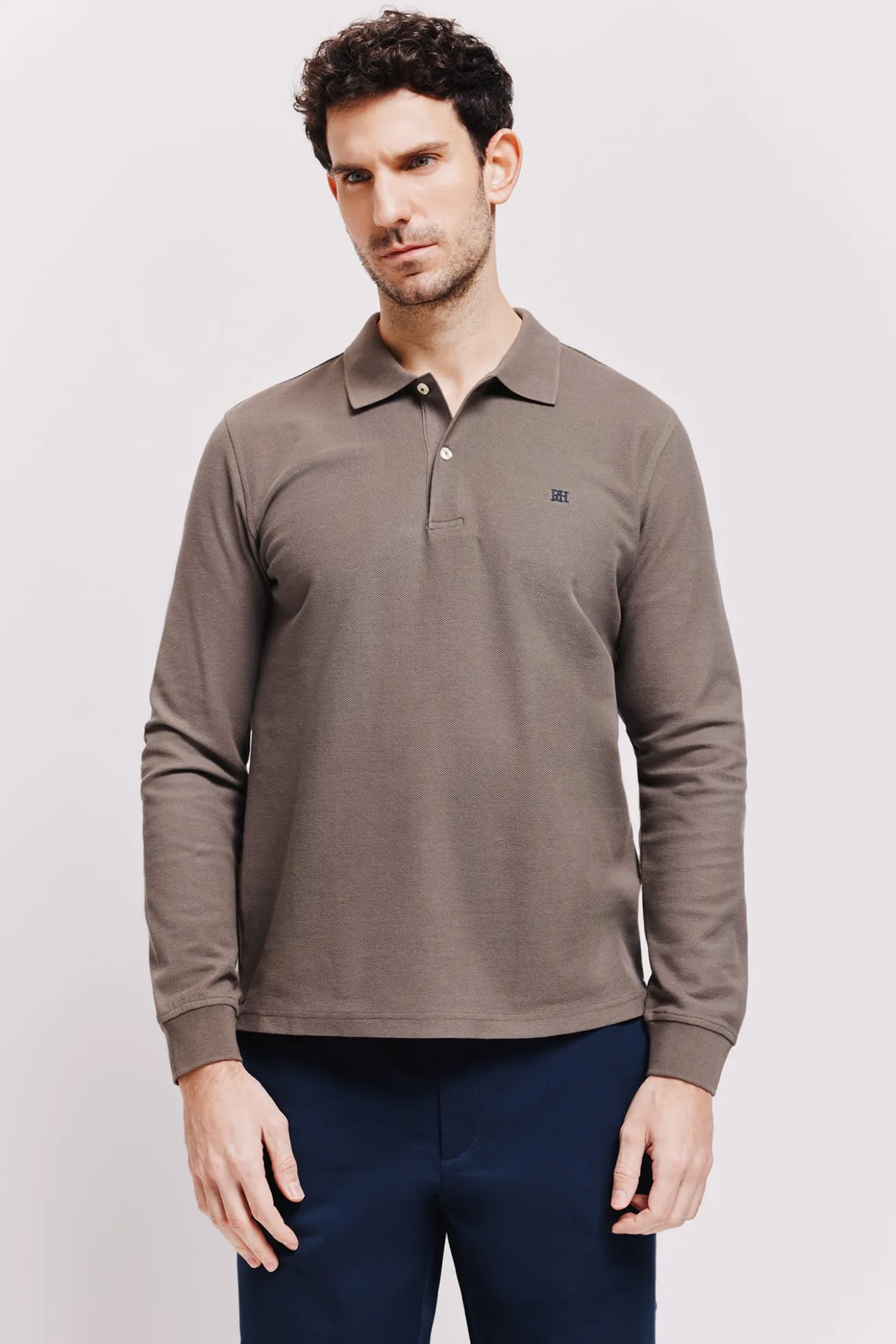 Polo manga comprida com logo bordado