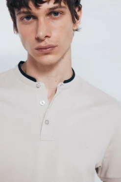Polo piqué gola mao slim fit