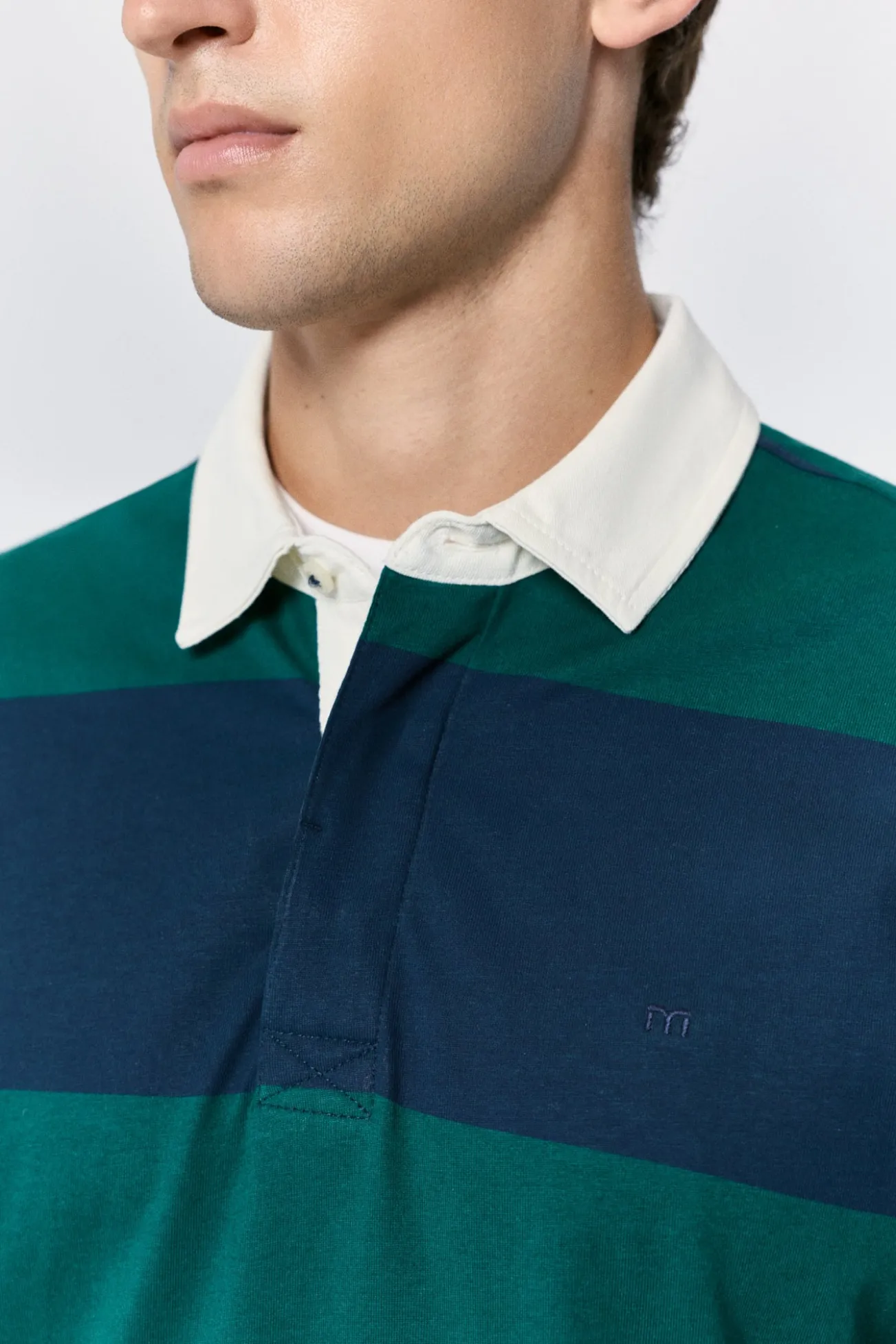 Polo riscas estilo rugby