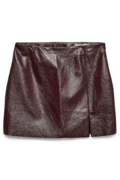 Saia curta de couro sintético plus size
