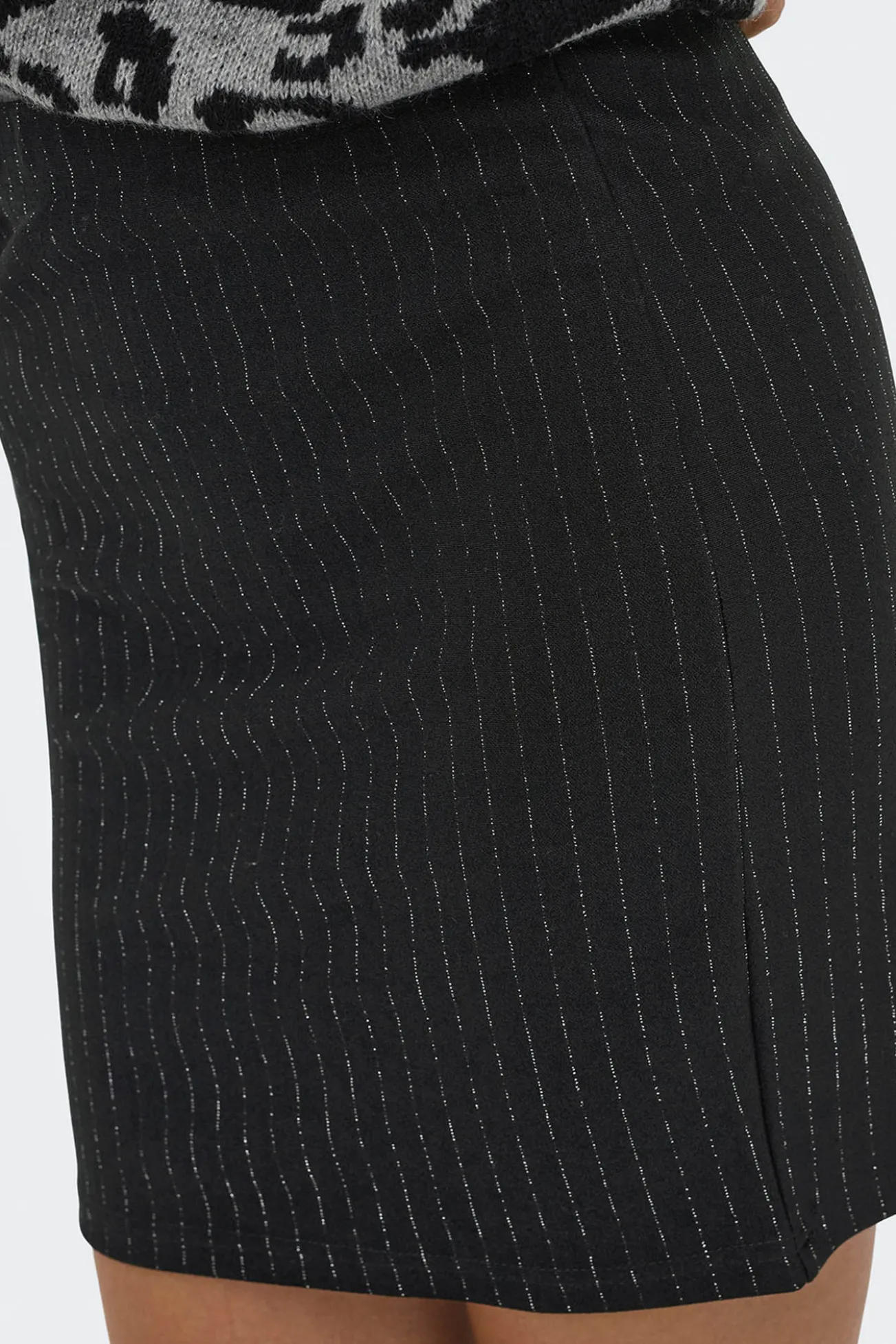 Saia curta de lurex