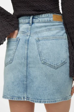 Saia denim curta de corte alta