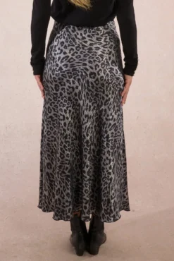 Saia longa de cetim com estampado