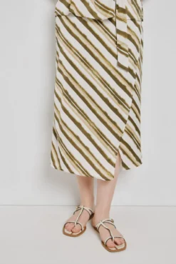 Saia midi acetinada