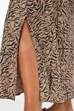 Saia midi com estampa animal
