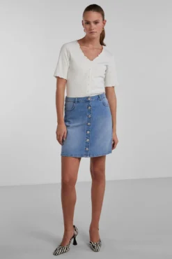 Saia midi denim.