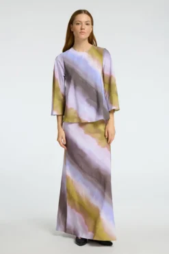 Saia Midi Tie Dye confeccionada em viscose