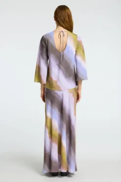 Saia Midi Tie Dye confeccionada em viscose
