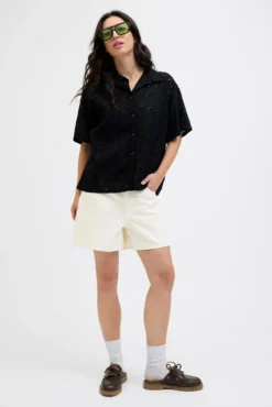 Shorts denim com caimento relaxado