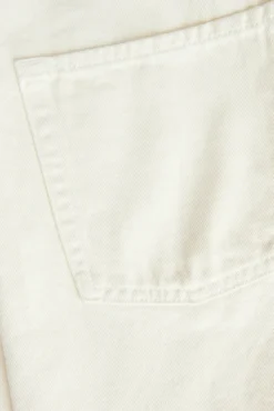 Shorts denim com caimento relaxado