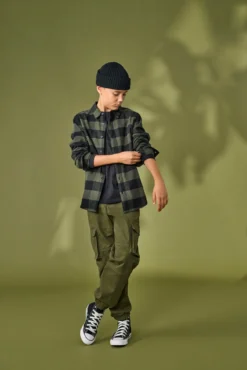 Sobrecamisa de menino.