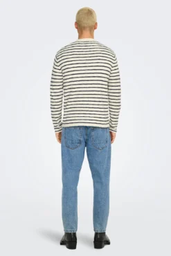 Strick- Herrenpullover mit regular fit.