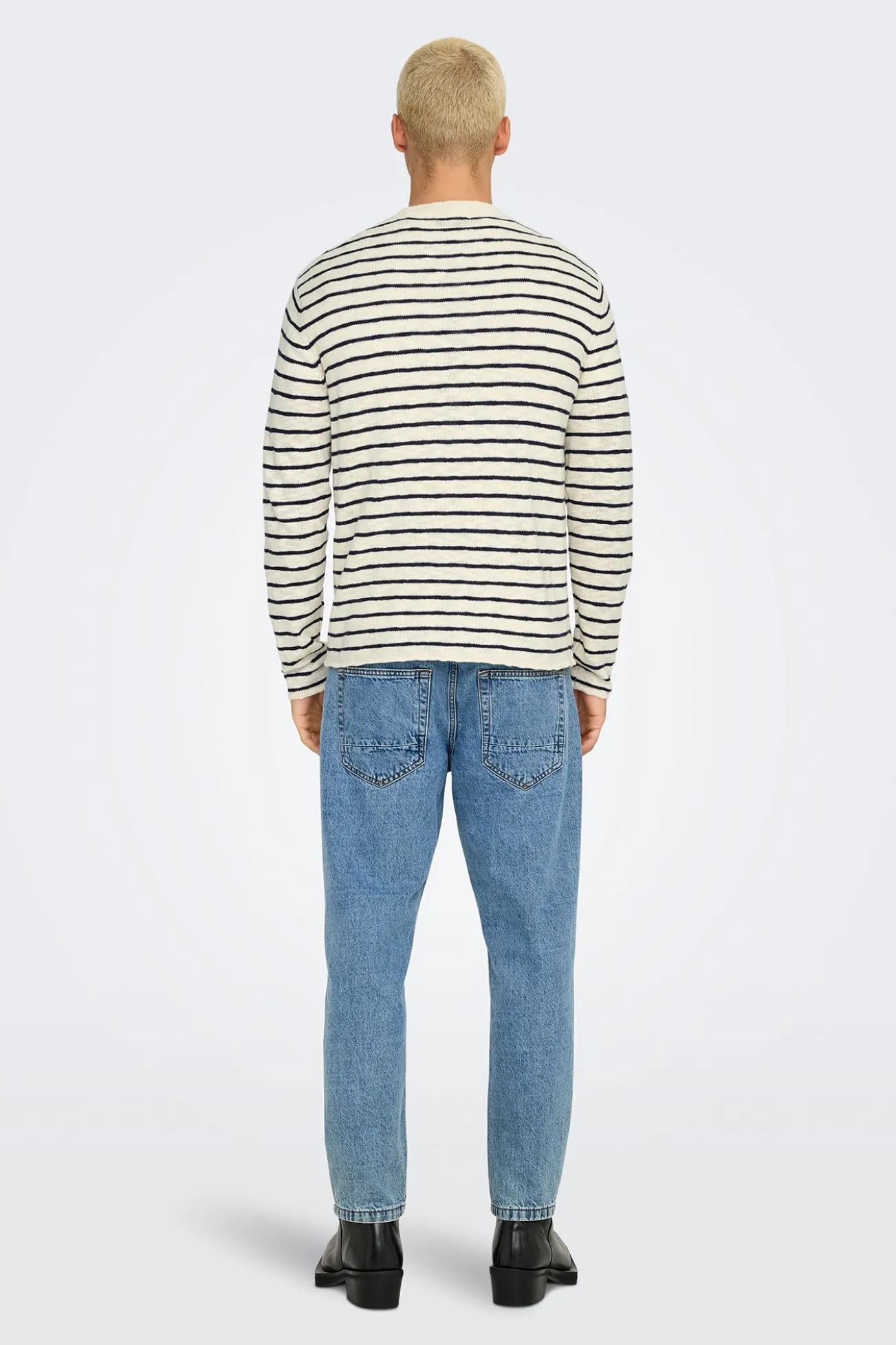 Strick- Herrenpullover mit regular fit.