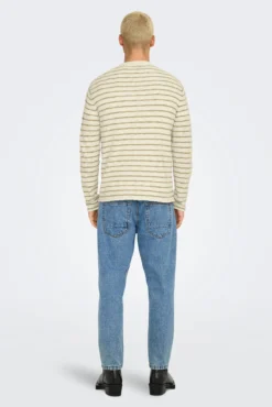 Strick- Herrenpullover mit regular fit.