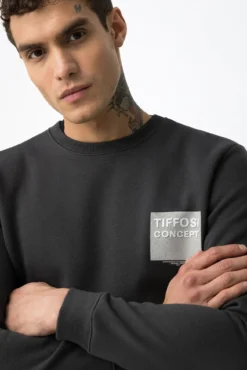 Sweatshirt com bordado