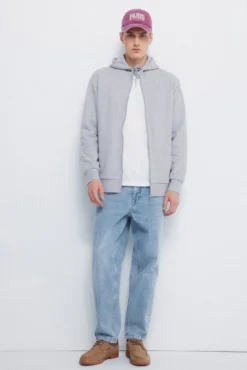 Sweatshirt com fecho-éclair e capuz