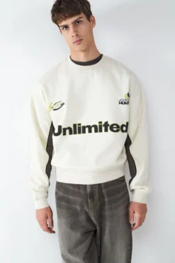 Sweatshirt com gola redonda e estampado de futebol