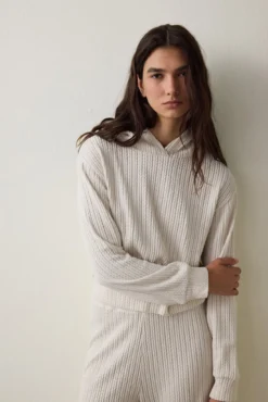 Sweatshirt com malha capuz .