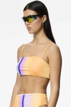 Top biquíni bandeau estampado.