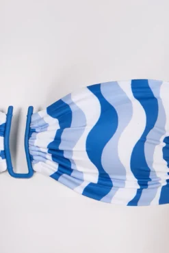 Top biquíni bandeau estampado ondas