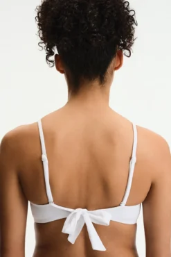 Top de biquíni bandeau efeito cruzado