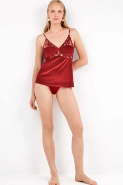 Top de veludo macio com detalhes de renda