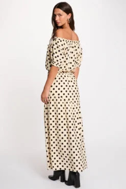 Top fluido com gola bardot