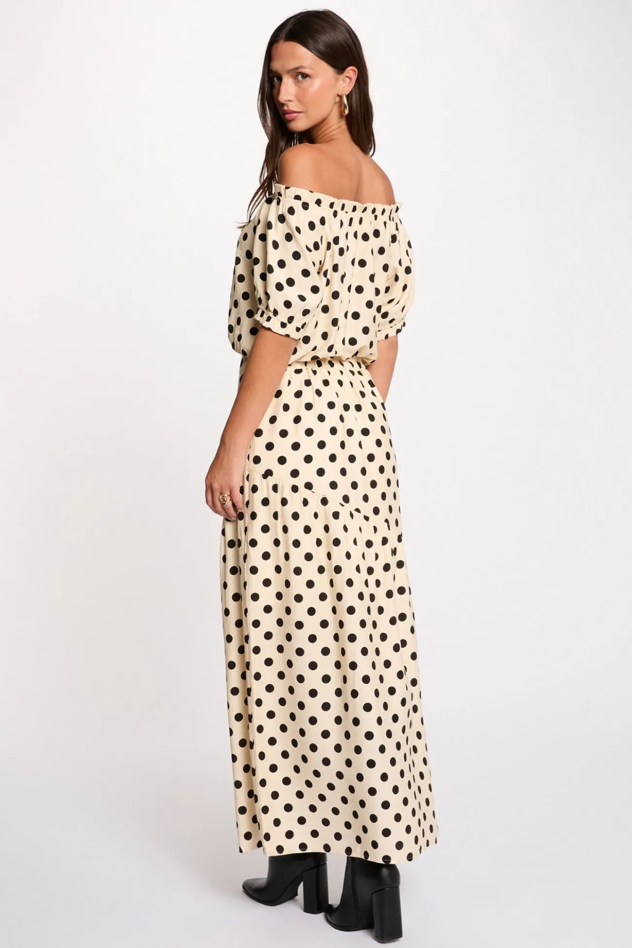 Top fluido com gola bardot