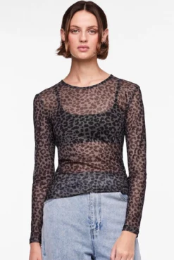Top tule de manga comprida e print em leopardo