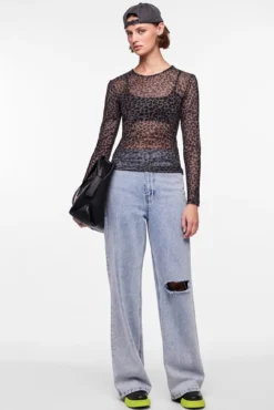 Top tule de manga comprida e print em leopardo