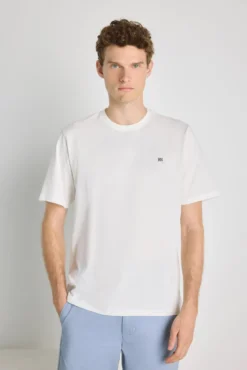 T-shirt básica com logo bordado