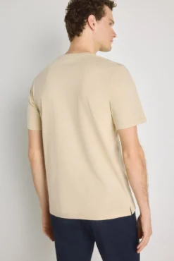 T-shirt básica com logo bordado