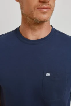 T-shirt básica com logo bordado