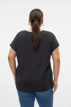 T-shirt básica com renda plus size