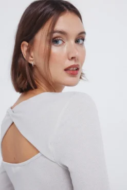 T-shirt com decote nas costas em lurex
