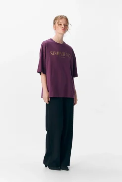 T-shirt com texto impresso
