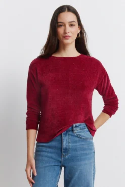 T-shirt cravejada de chenille