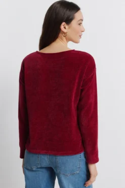 T-shirt cravejada de chenille