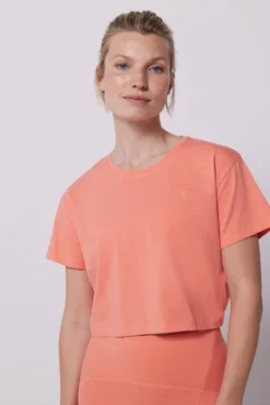T-shirt cropped manga curta pêssego