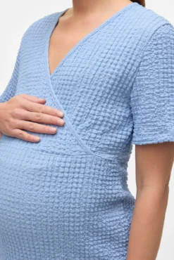 T-shirt de manga curta maternity e amamentação