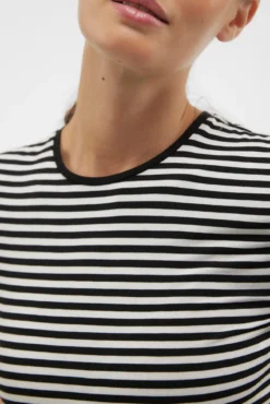 T-shirt de manga curta às riscas