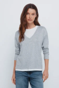 T-shirt gola em V